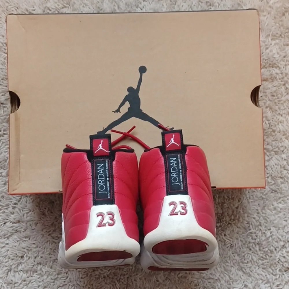 EUC Air Jordan 12 Retro Size 8 Red / White - Picture 3 of 16